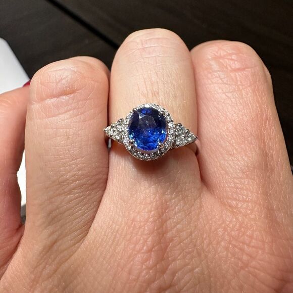 STUNNING 2.23ct sapphire with .28ctw diamonds, set in 18k white gold ring!! - Picture 10 of 17